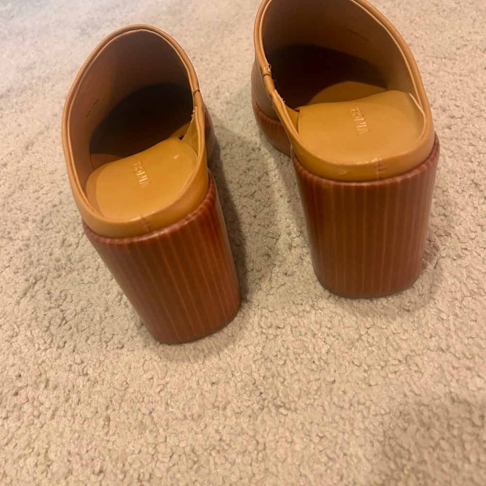 Vince Tan Leather Mules in Excellent Condition - Picture 6 of 11